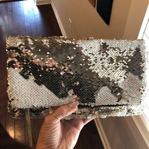 Stella & Dot Gold Sequin Clutch